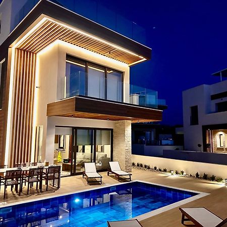 Santa Barbara Seafront Villas W Jacuzzi Pool Paphos Exterior photo