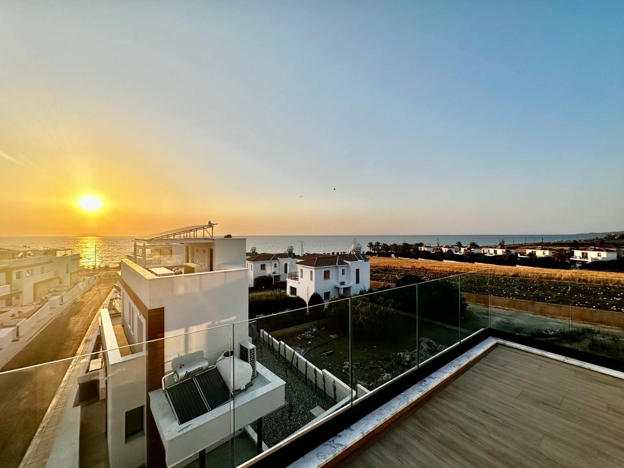 Santa Barbara Seafront Villas W Jacuzzi Pool Paphos Exterior photo