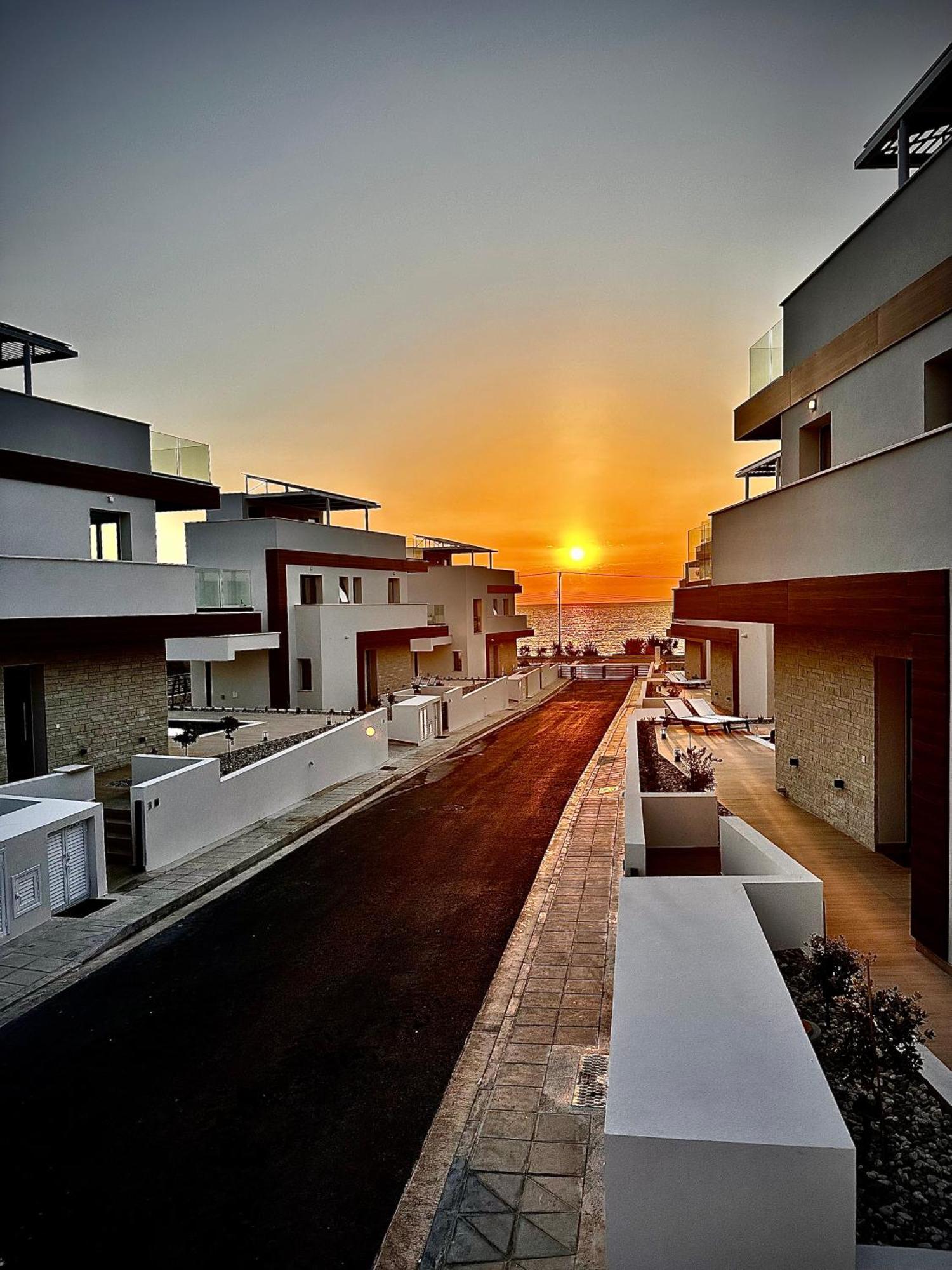 Santa Barbara Seafront Villas W Jacuzzi Pool Paphos Exterior photo