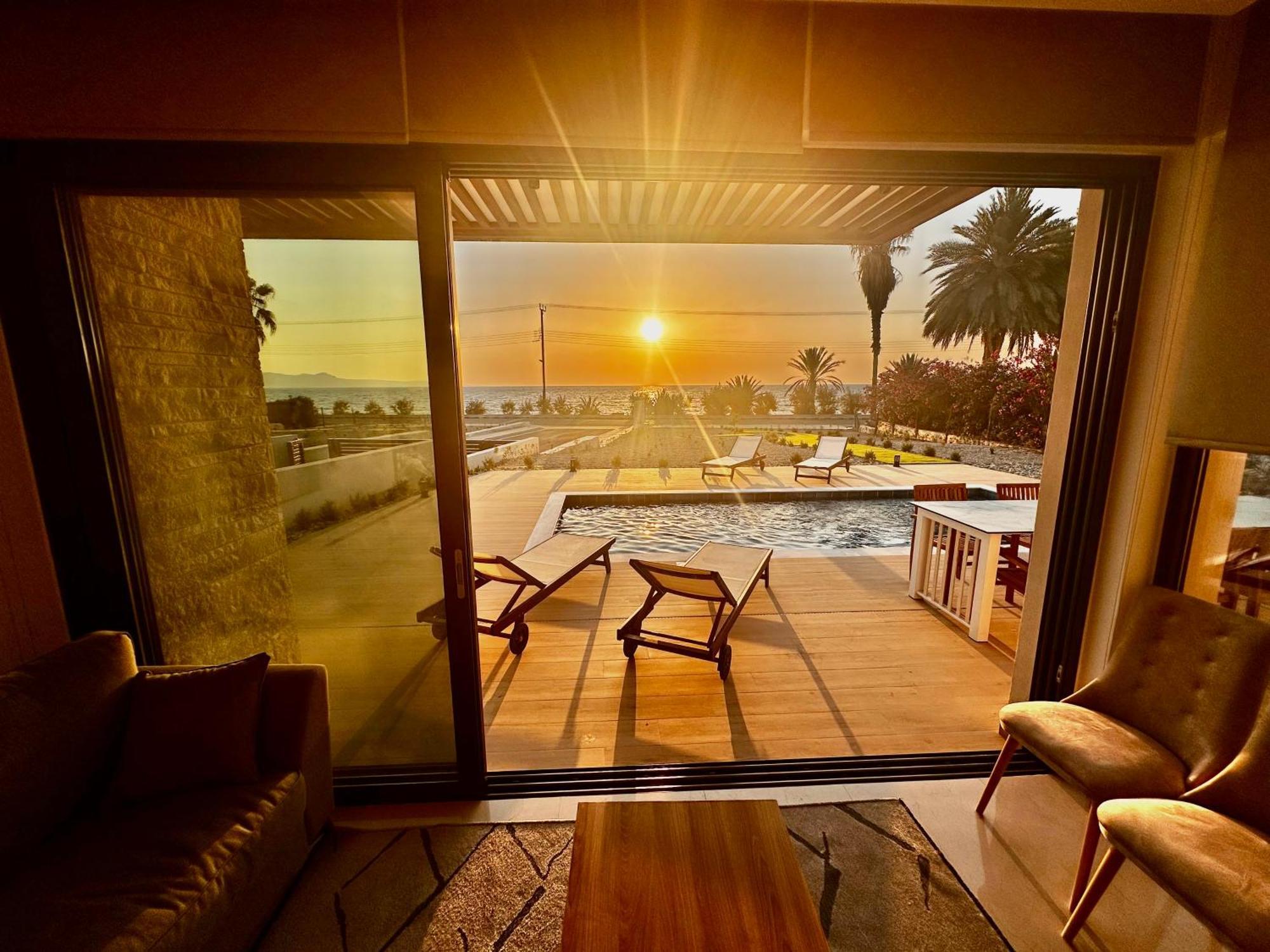 Santa Barbara Seafront Villas W Jacuzzi Pool Paphos Exterior photo